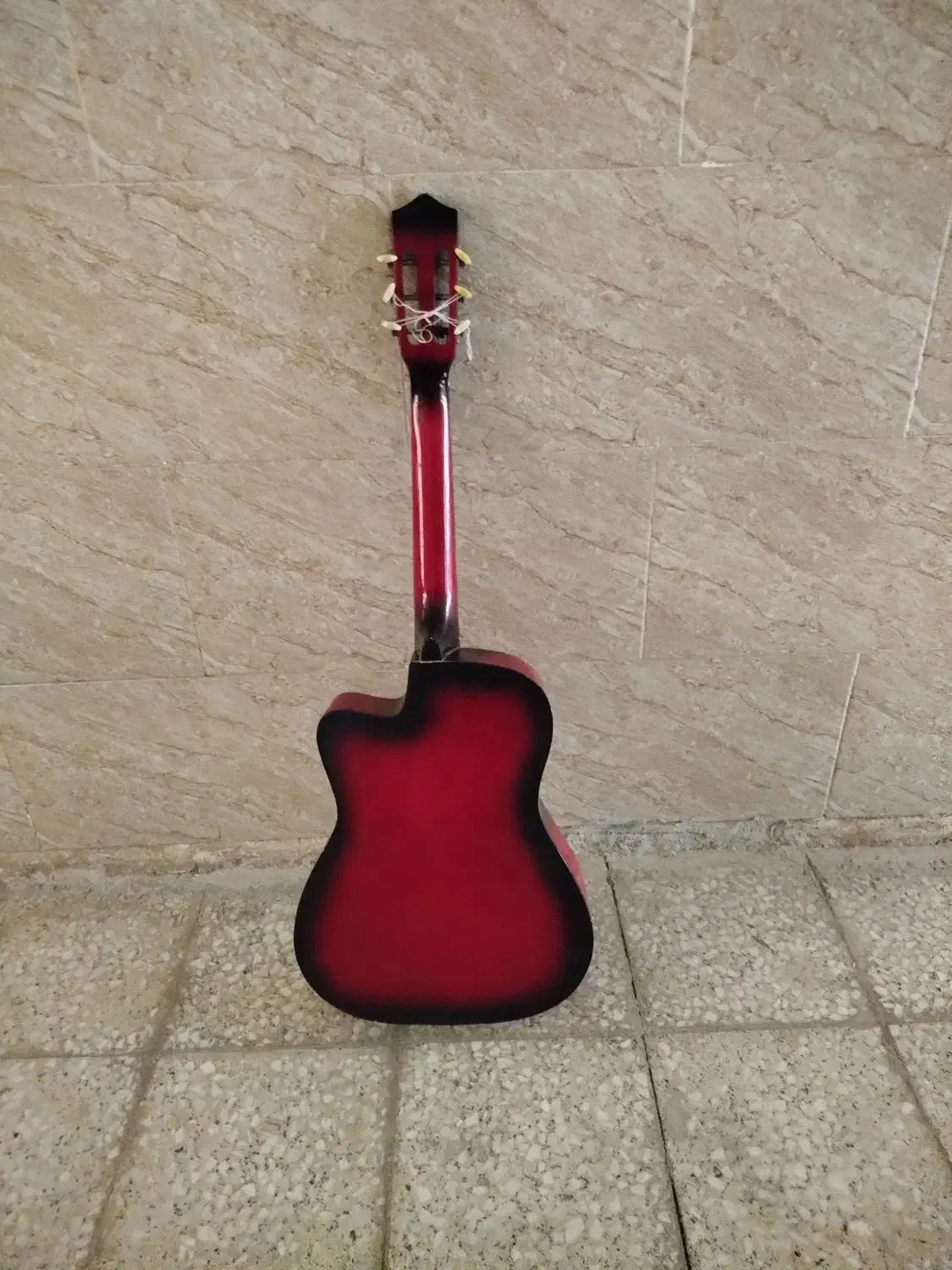 گیتار کلاسیک|گیتار، بیس، امپلیفایر|همدان, |دیوار