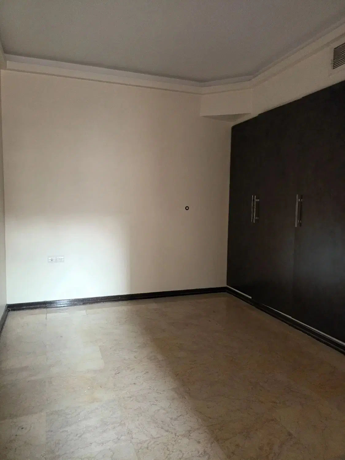 ۱۰۰ متر دو خوابه *روبه کوچه