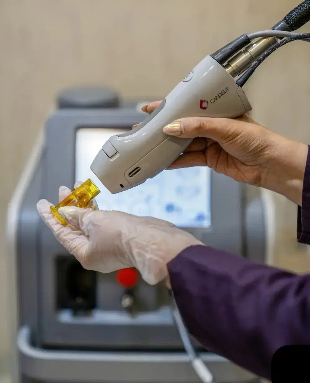 لیزر موهای زائد غیرتماسی کندلا|خدمات آرایشگری و زیبایی|دوگنبدان, |دیوار