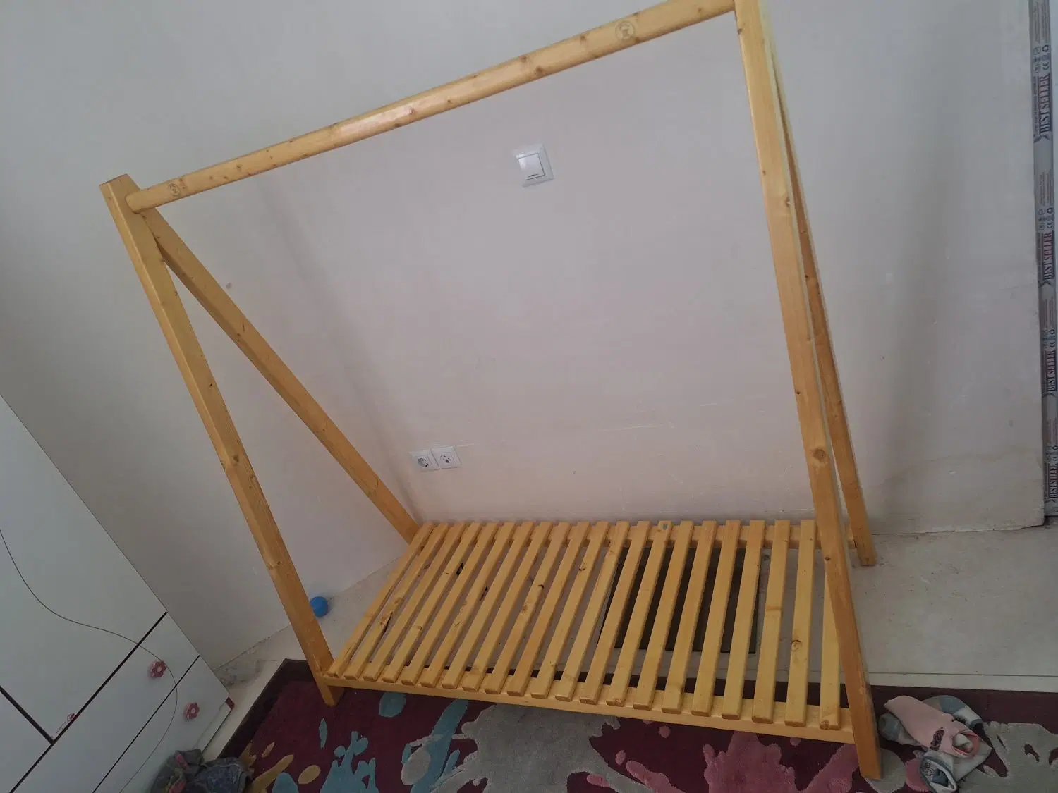 رگال|بندرخت و رخت‌آویز|همدان, |دیوار