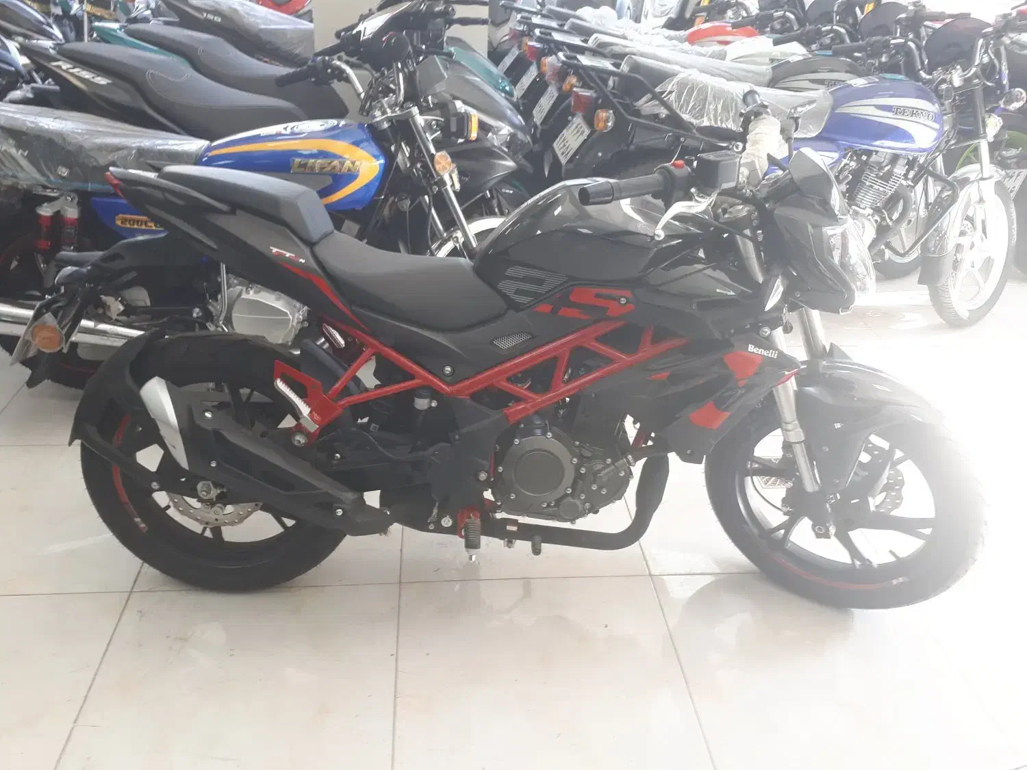 بنلی 250 تک سیلندر خشک|موتورسیکلت|بیجار, |دیوار