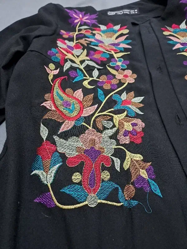 مانتو گلدوزی سالم وتمیز درحد نو|لباس|کرج, حسین‌آباد|دیوار