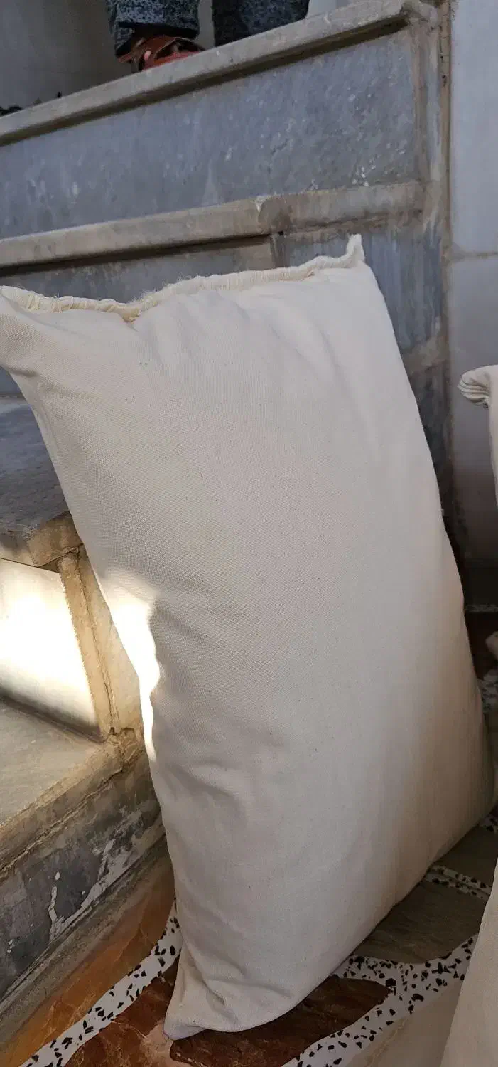 بالش پر|رختخواب، بالش، پتو|شوش, |دیوار