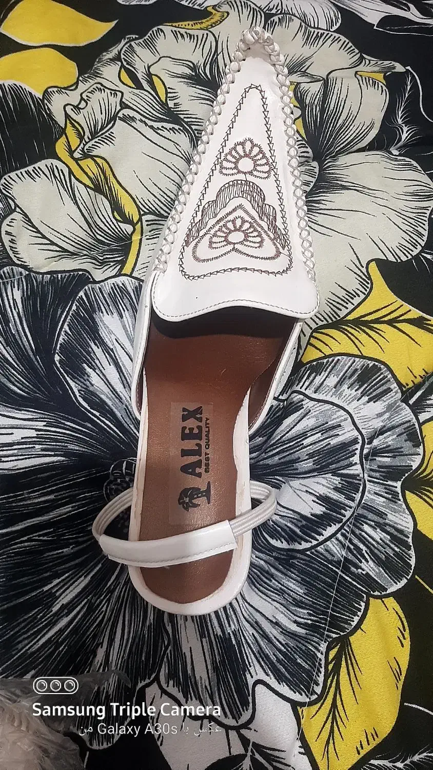 یک جفت صندل|کیف، کفش، کمربند|کرمان, |دیوار