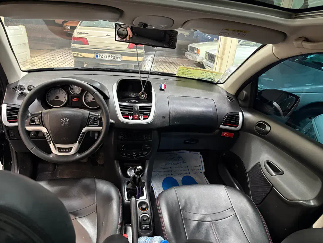 207 پاناروما مشکی|خودرو سواری و وانت|قزوین, |دیوار