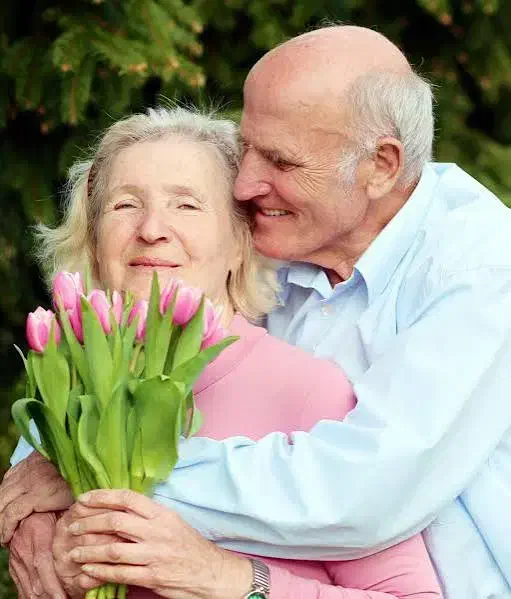 منزل رایگان و حقوق  ده میلیون تومان|استخدام سرایداری و نظافت|شیروان (خراسان), |دیوار