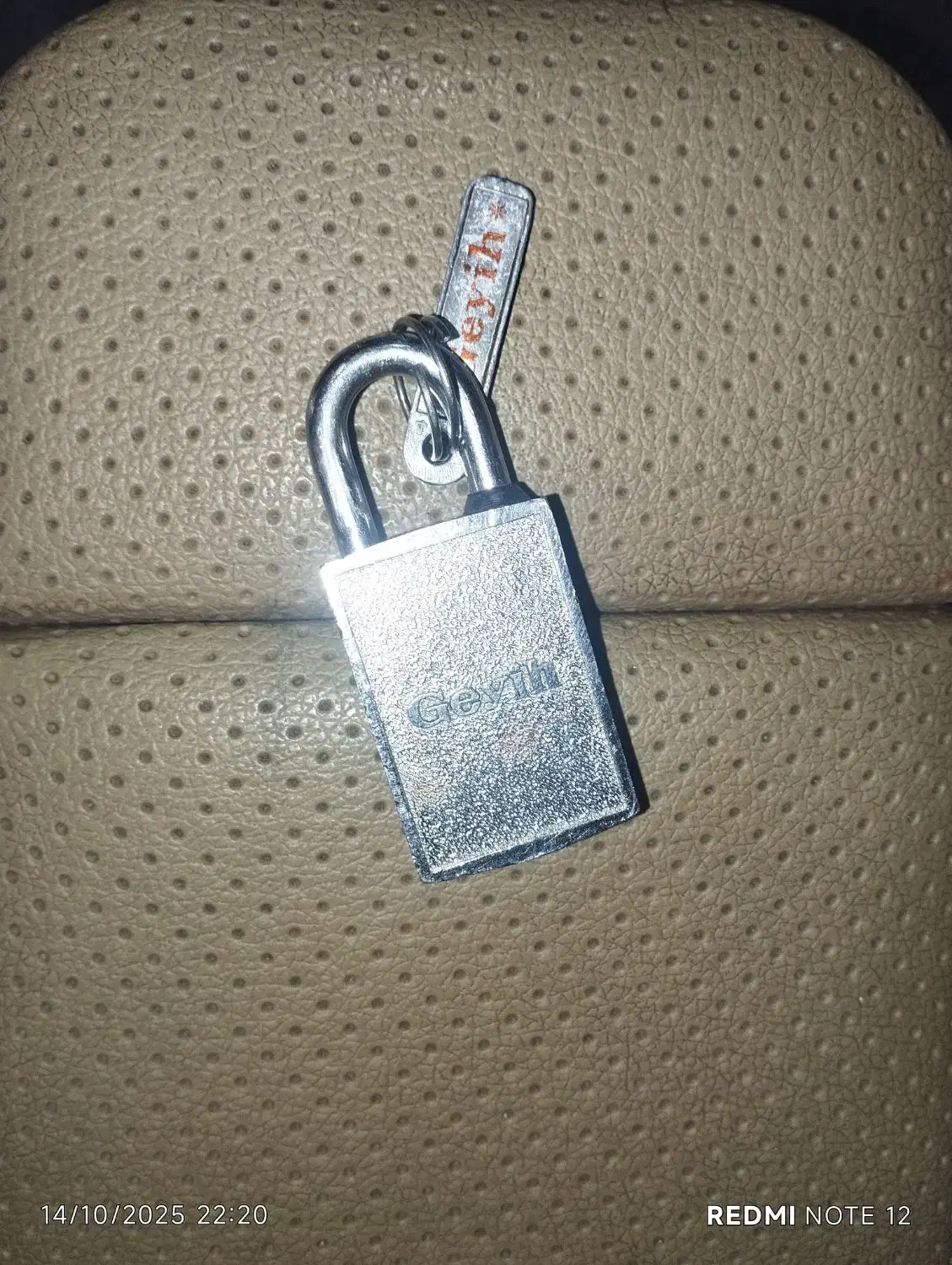 قفل مغناطیسی خاص|کلکسیون اشیاء عتیقه|فیروزآباد (فارس), |دیوار