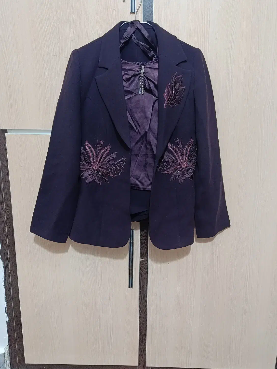 پیراهن مجلسی|لباس|فیروزآباد (لرستان), |دیوار