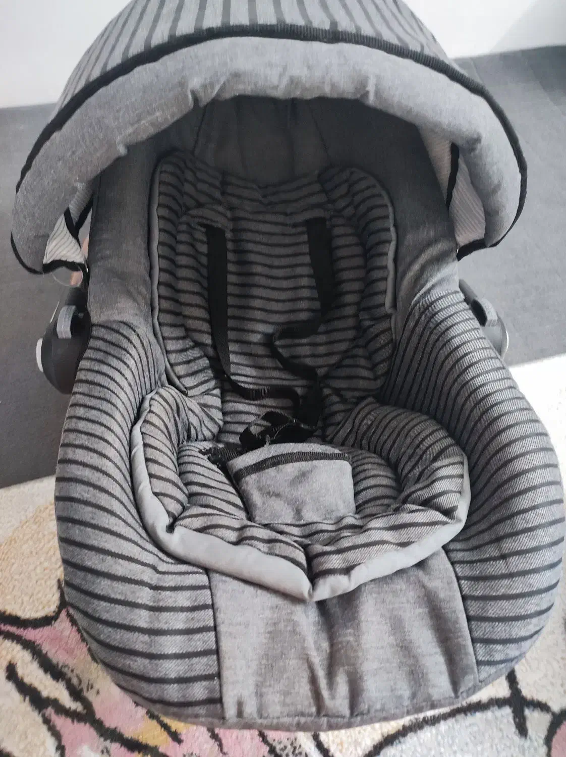 آغوشی و کریر|کالسکه و لوازم جانبی|طرقبه, |دیوار