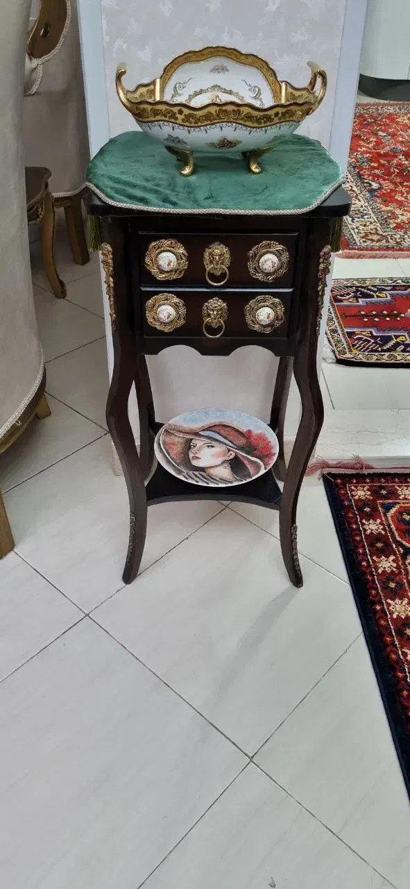 میز تلفن|میز تلفن|پرند, فاز ۲|دیوار