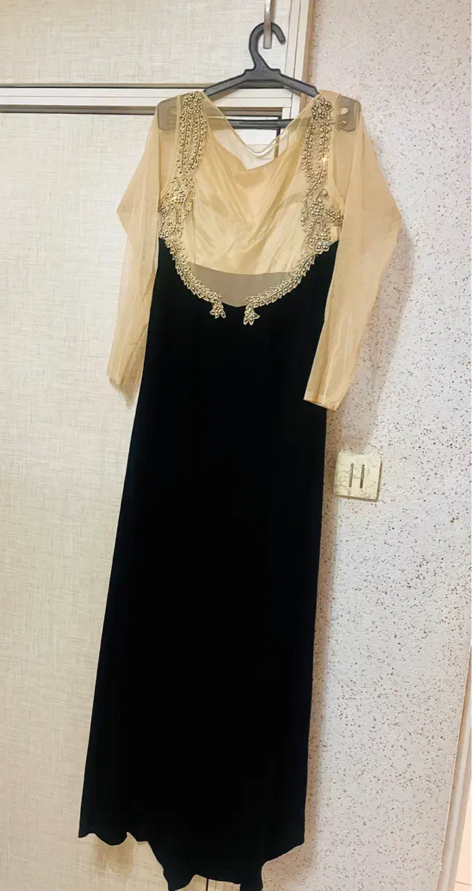 پیراهن مجلسی زنانه|لباس|رشت, استقامت ۲|دیوار