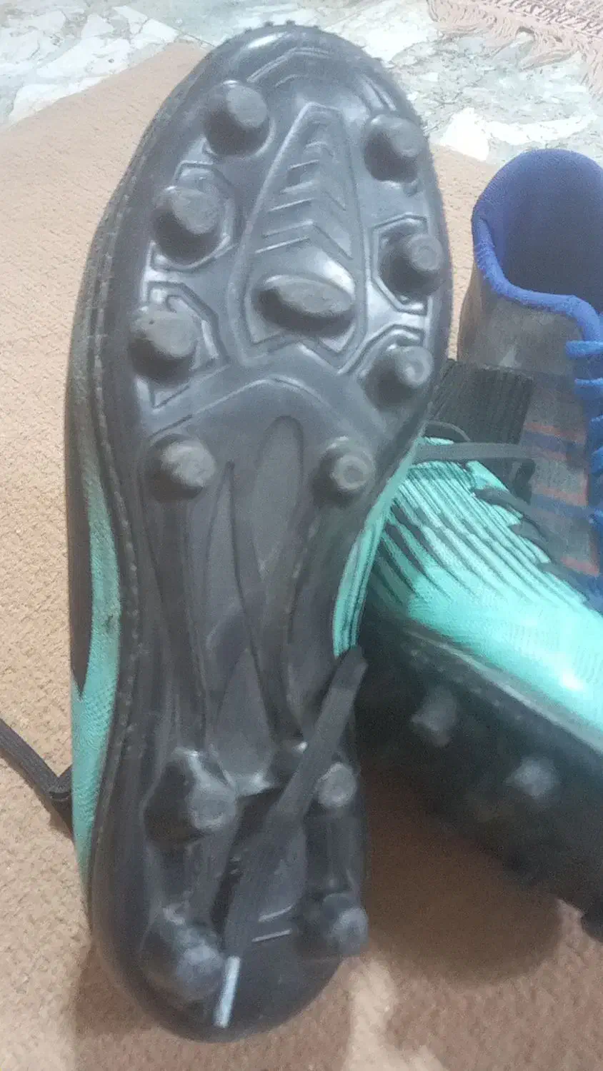 کفش فوتبالی|کیف، کفش، کمربند|قروه, |دیوار