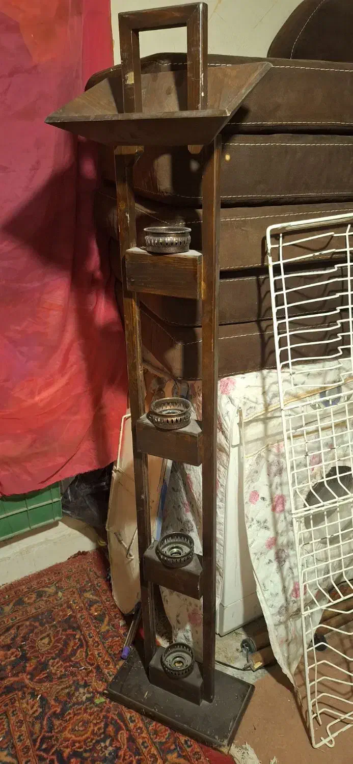 تعدادی قفسه و آویز ومتن اگهی|کتابخانه، شلف، قفسه‌های دیواری|کرمان, |دیوار