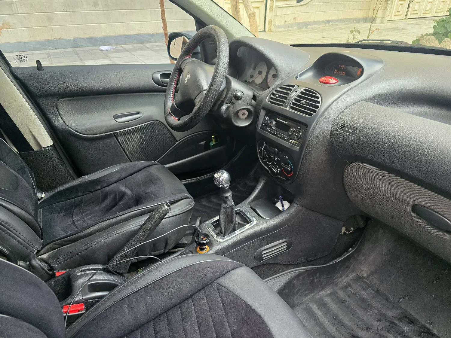 پژو ۲۰۶ تیپ ۳ مدل ۹۸|خودرو سواری و وانت|کرج, مهرویلا شمالی|دیوار