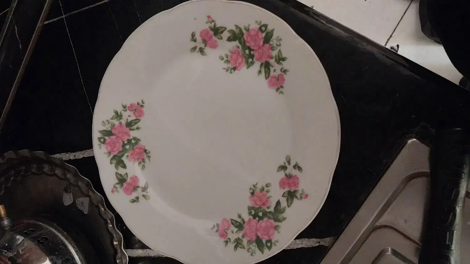 بشقاب گل سرخ|ظروف سرو و پذیرایی|مشهد, انصار|دیوار