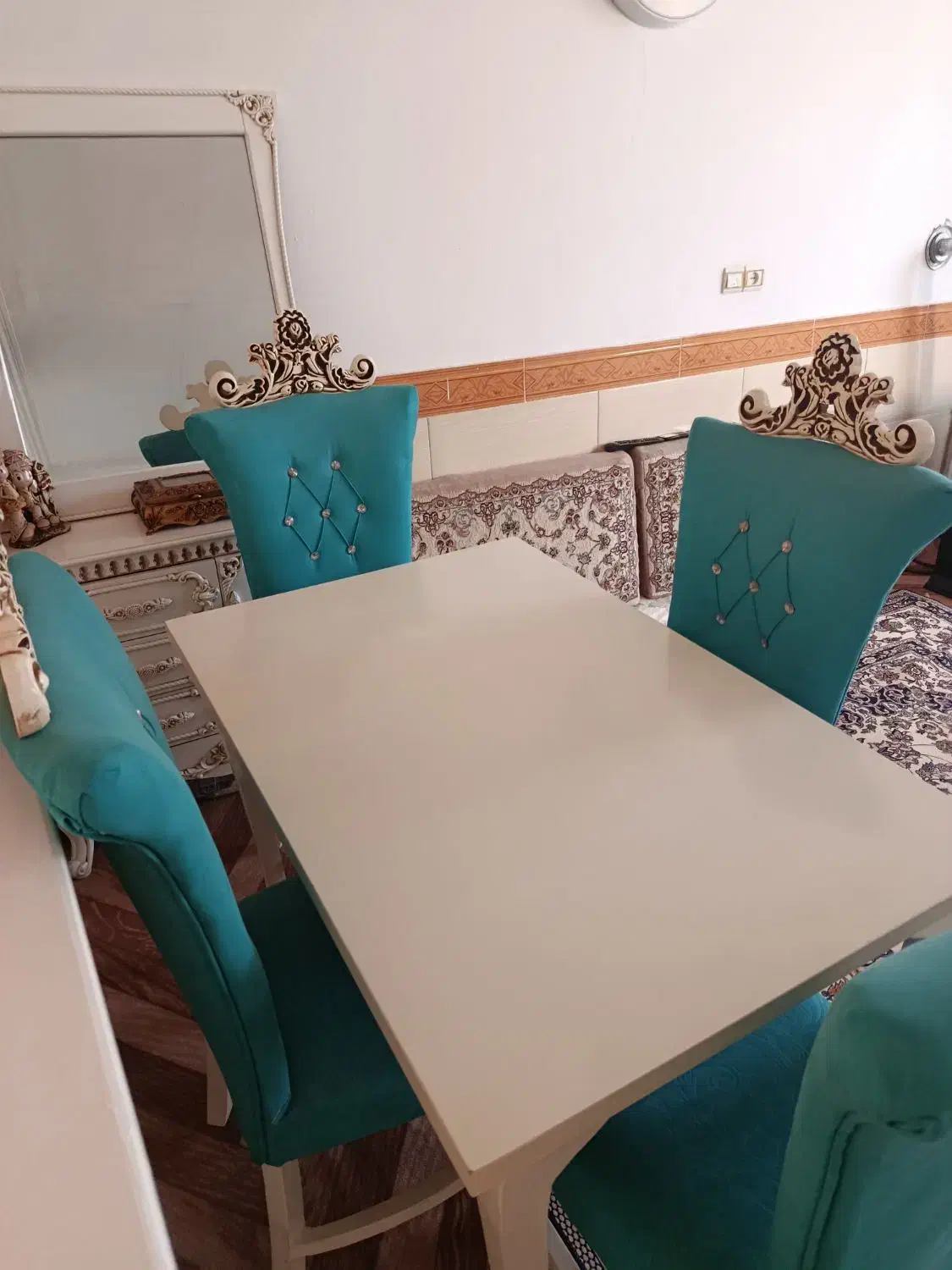 مبل هفت نفره و میز غذاخوری چهار نفره|مبلمان خانگی و میز عسلی|اقبالیه, |دیوار