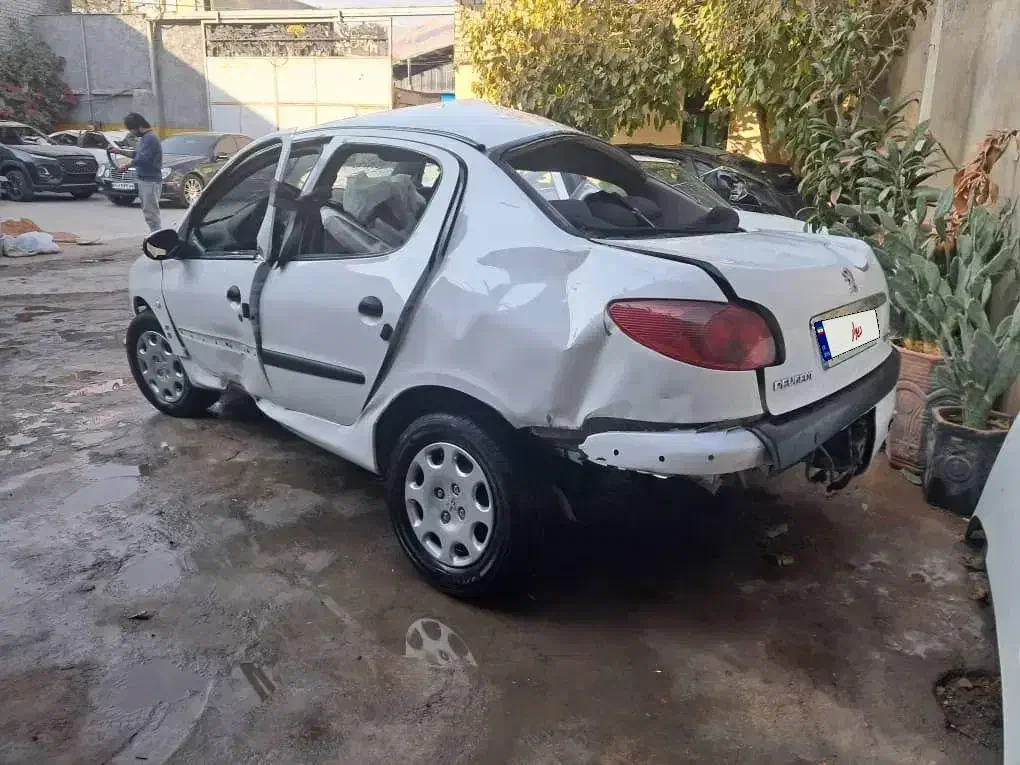 تصادفی پژو 206sd..V8..مدل 1396|خودرو سواری و وانت|شیراز, محمدیه|دیوار