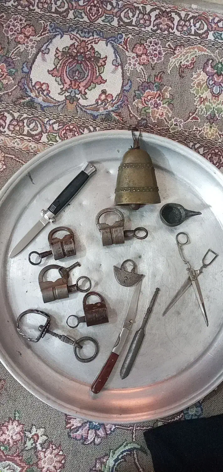 قفل و زنگوله|کلکسیون اشیاء عتیقه|یزد, |دیوار