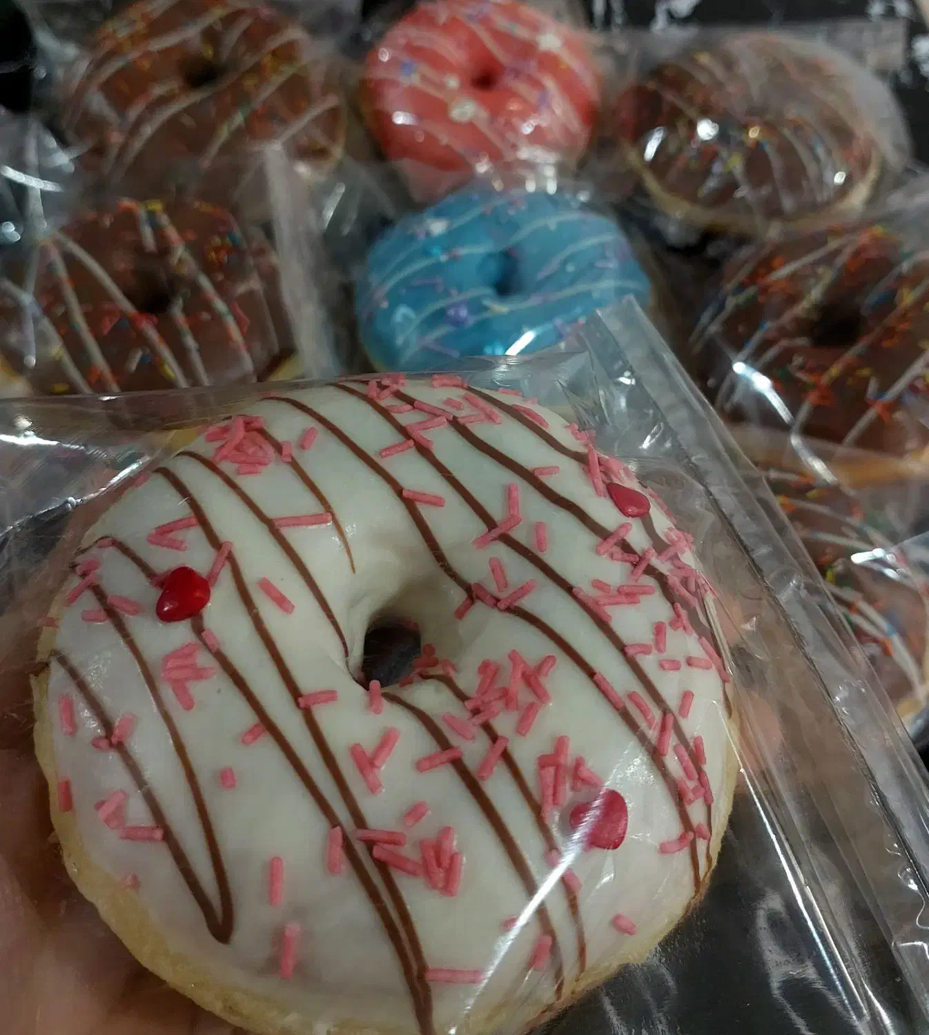 دونات تازه و خوشمزه|خوردنی و آشامیدنی|بندرعباس, |دیوار