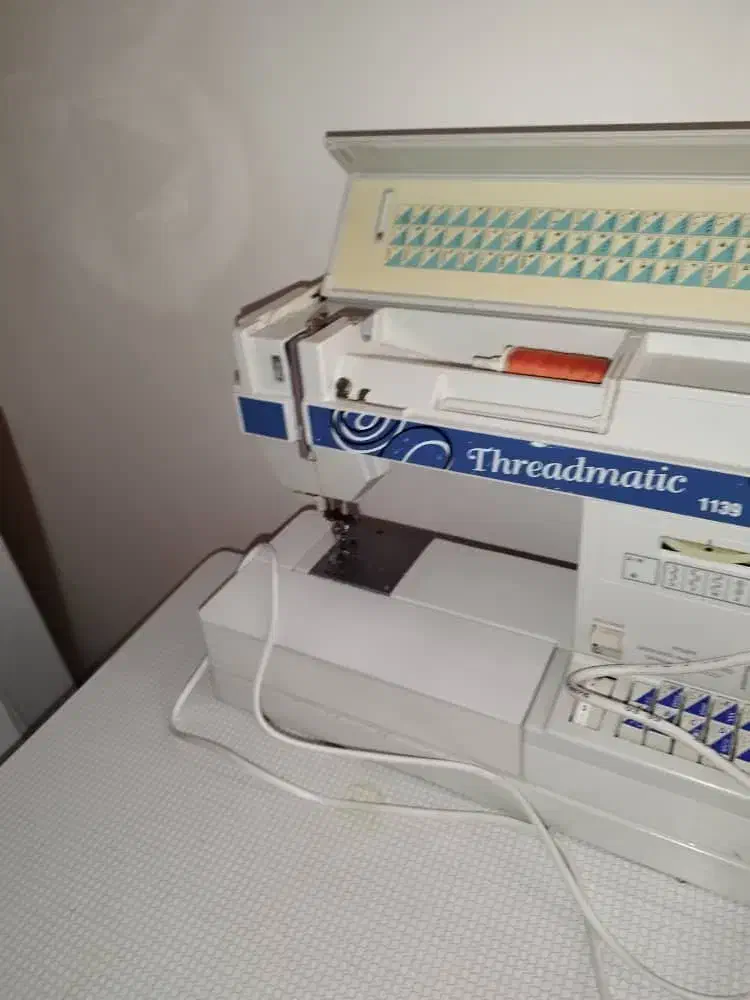 بعلت جابجایی میفروشم وگرنه فروختی نیست|چرخ خیاطی و ریسندگی|ارومیه, |دیوار