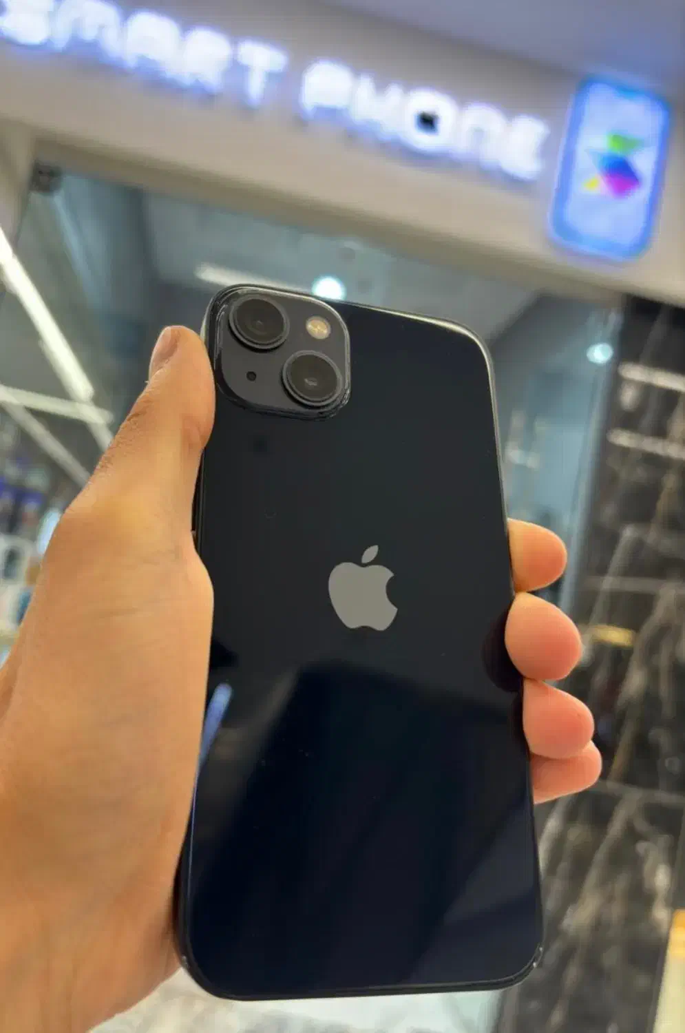Phone 13 Normal|موبایل|پرند, فاز ۴|دیوار