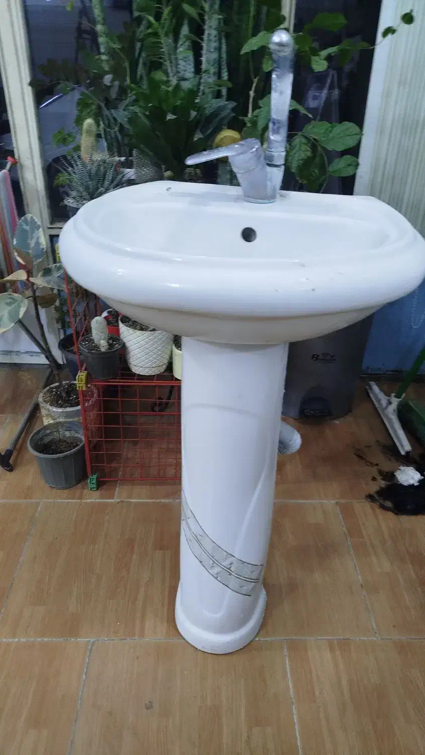 سنگ دستشویی همراه شیر اهرمی|لوازم سرویس بهداشتی|گرگان, |دیوار