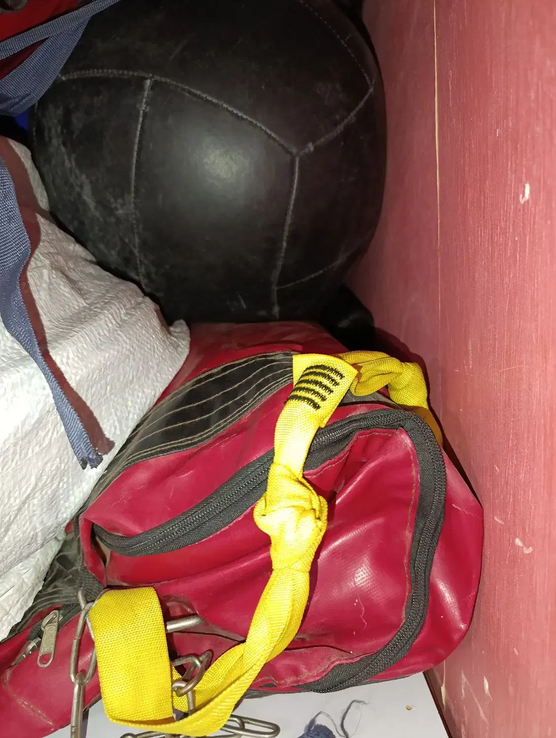 کیسه بکس و دمبل|تجهیزات ورزشی|کرج, ساماندهی|دیوار