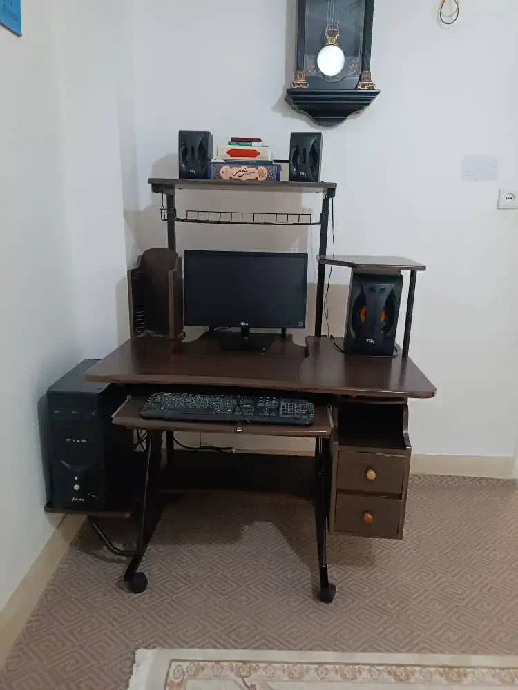 کامپیوتر ۲۱ اینچ با میز|رایانه رومیزی|تالش, هشتپر|دیوار