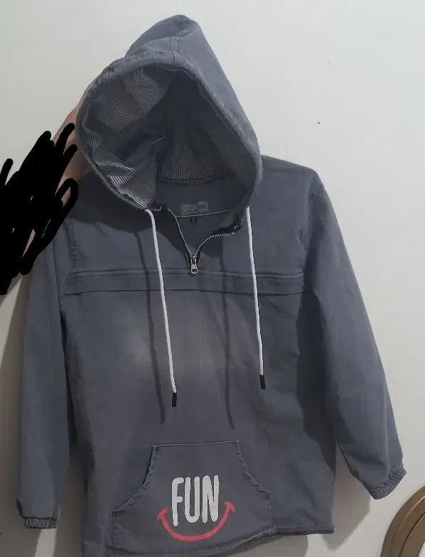 تعدادی لباس کاملا نو|لباس|تربتحیدریه, باغ سلطانی|دیوار