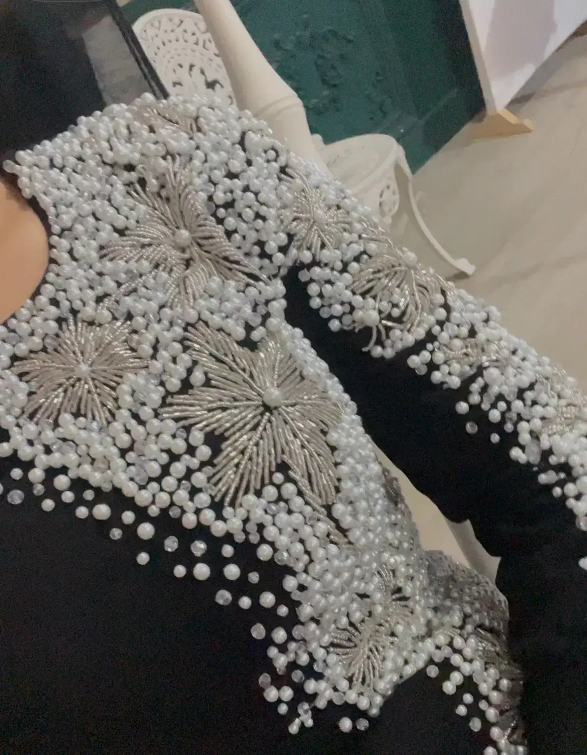 جواهر دوزی|لباس|سبزوار, قصبه اب یمین|دیوار