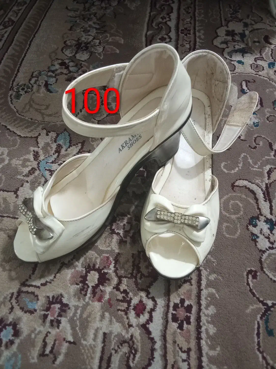 کفش ها همشون یکی دوبار پا خورد|کیف، کفش، کمربند|گلبهار, شهر جدید گلبهار|دیوار