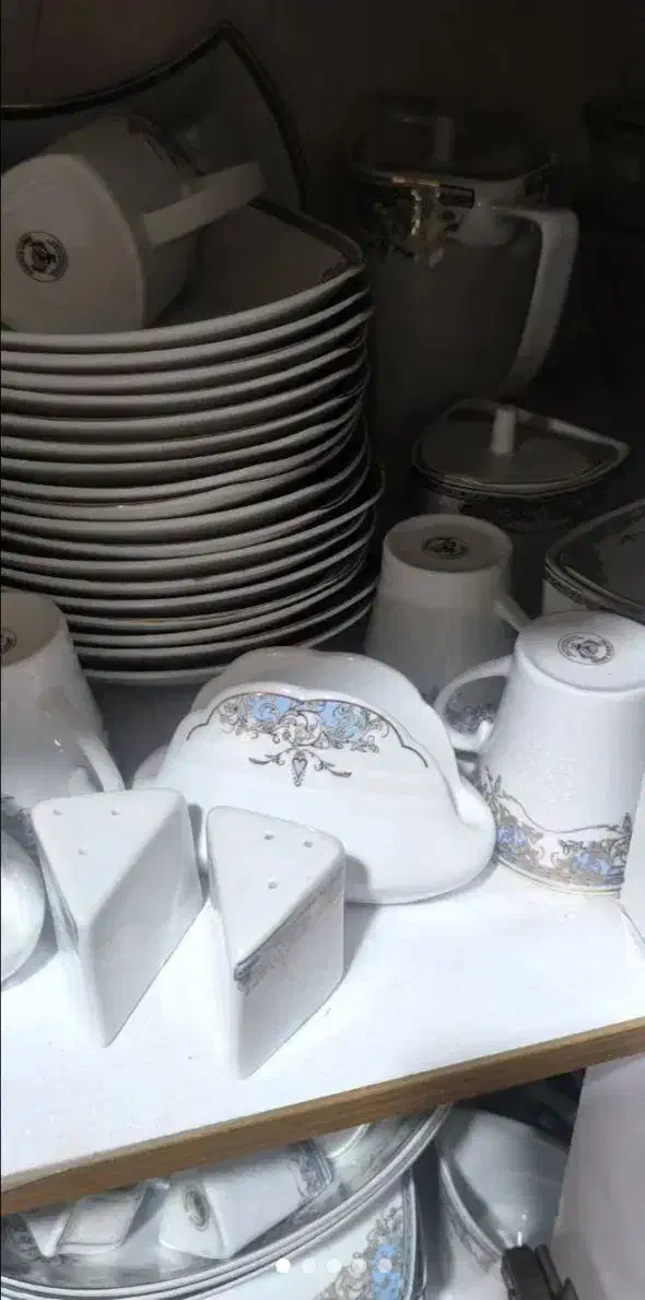 سرویس چینی 105 پارچه|ظروف سرو و پذیرایی|کاشان, شهرک امیرالمومنین|دیوار