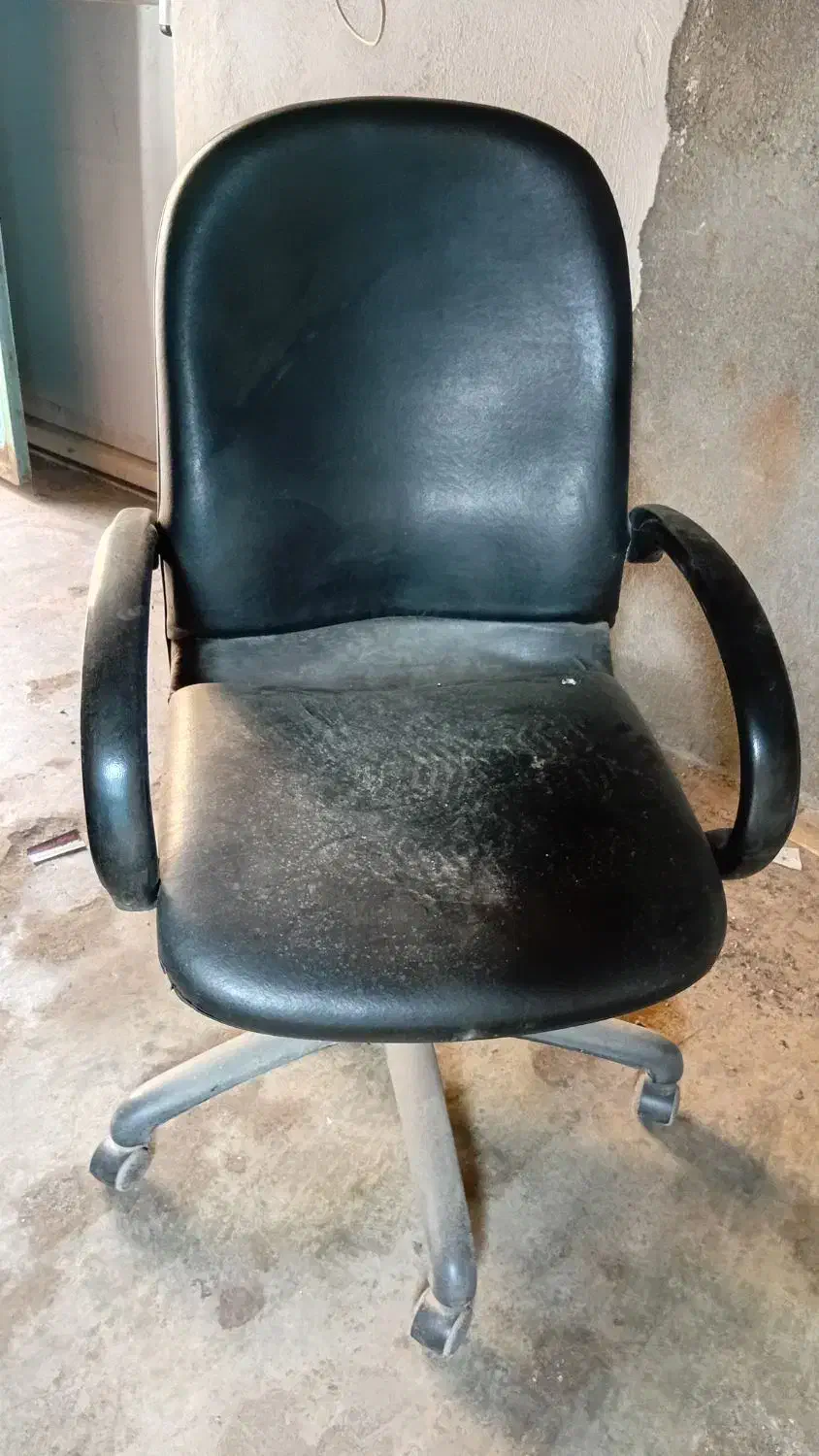 صندلی گردان|صندلی و نیمکت|رشت, کوی حسینی|دیوار