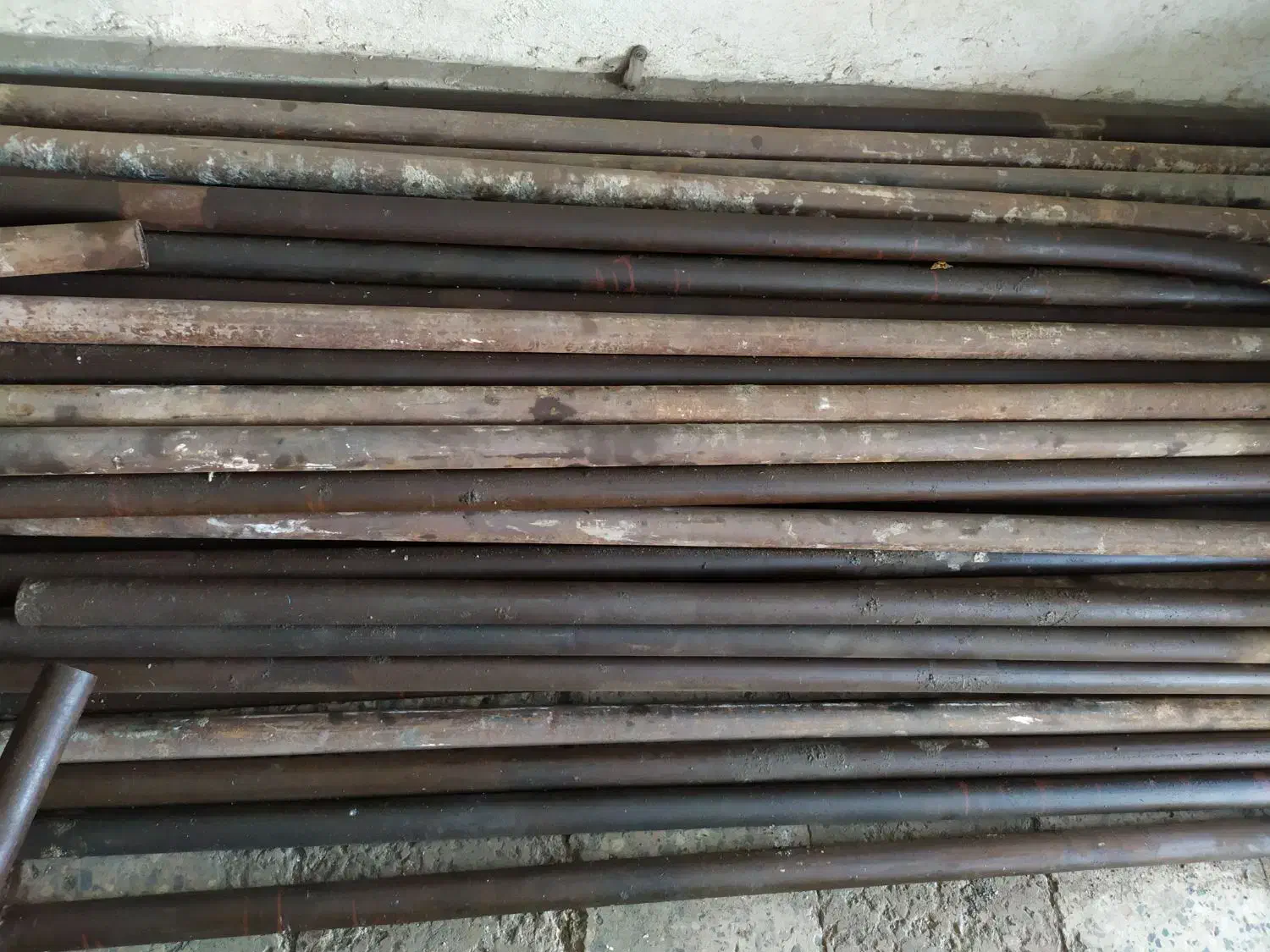 بست و لوله داربست|مصالح و تجهیزات ساختمان|اهواز, بازار آهن|دیوار