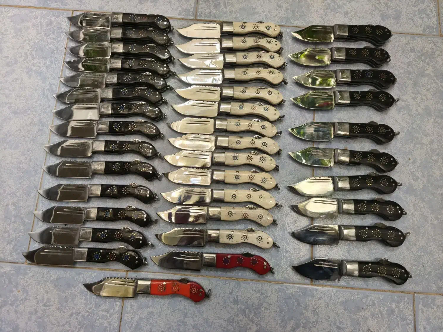 چاقوی بابا|کلکسیون اشیاء عتیقه|کبودرآهنگ, |دیوار