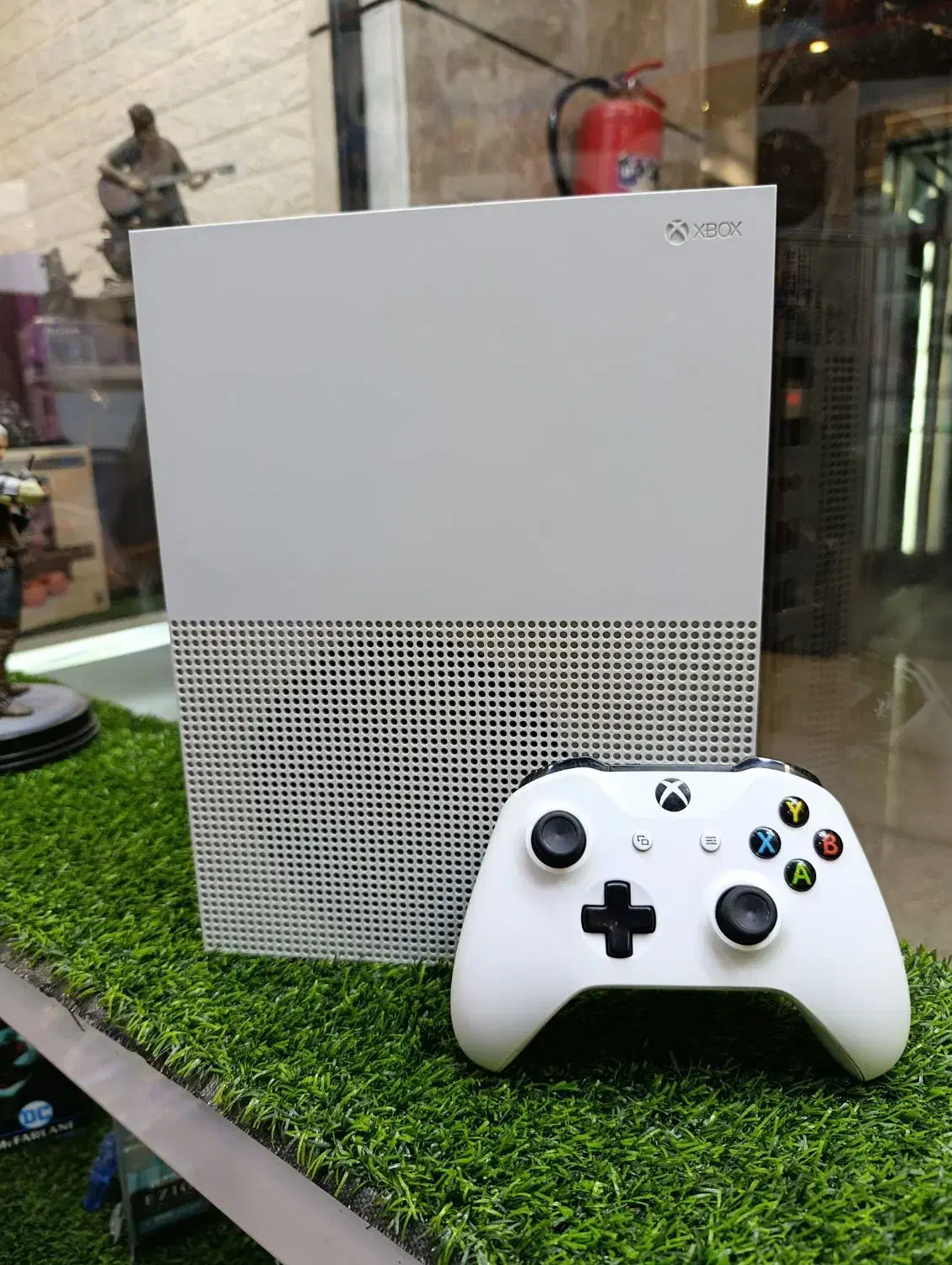 Xbox one s در حد نو|کنسول، بازی ویدئویی و آنلاین|تهران, لاله زار|دیوار