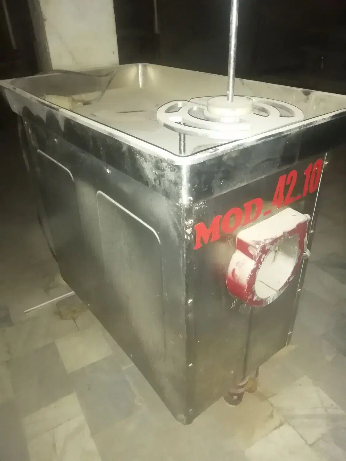 چرخ گوشت 42 سردخانه یخچال گاو صندوق|کافیشاپ و رستوران|یزد, |دیوار