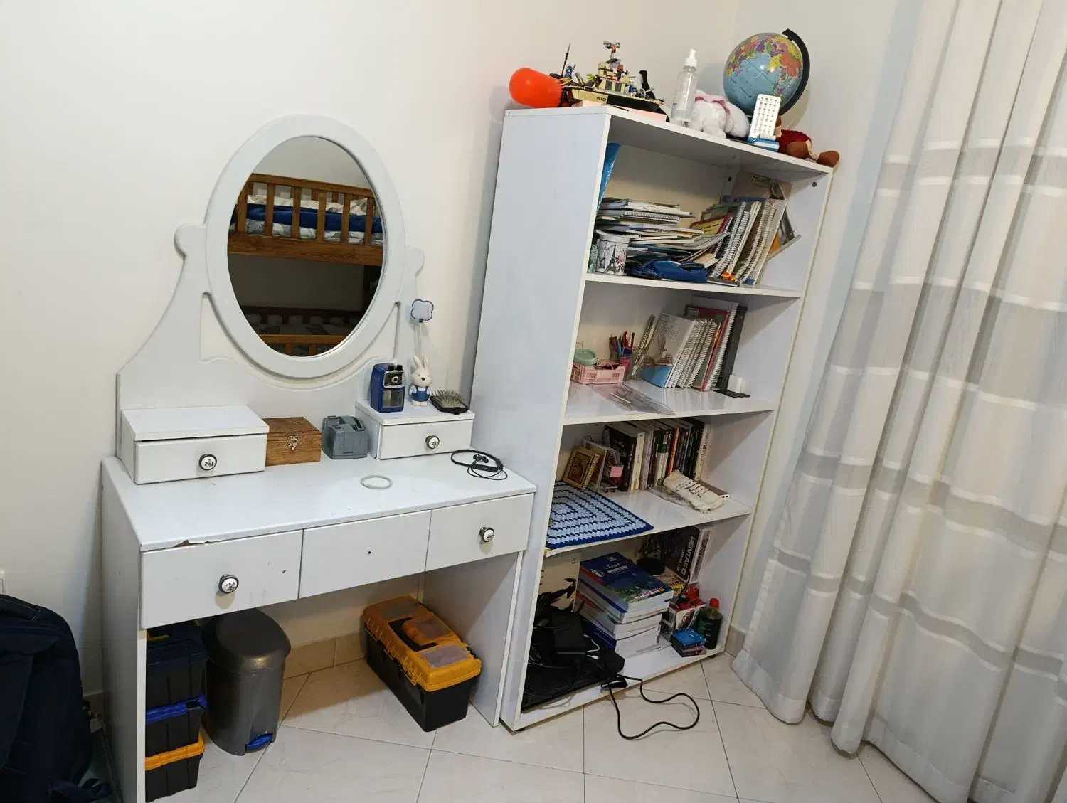 میز آینه و کتابخانه|کتابخانه، شلف، قفسه‌های دیواری|تهران, مینای شمالی (مخبر)|دیوار