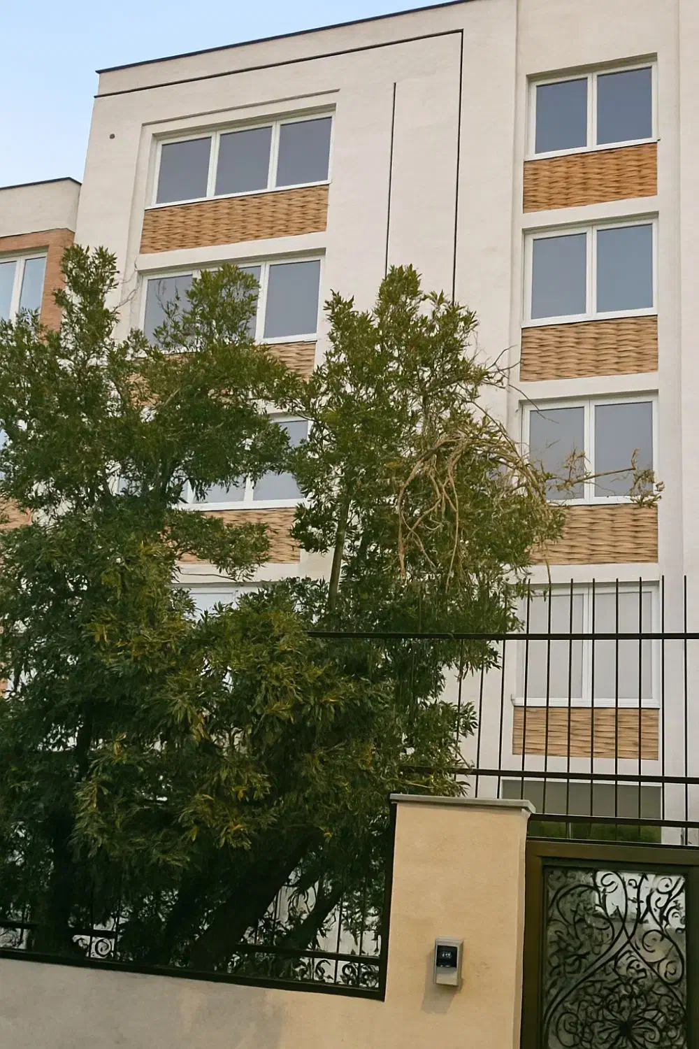 خیابان لاله/ 175 متر/ طبقه دوم /۳ خوابه /۱۴۰۴|فروش آپارتمان|شیراز, لاله|دیوار