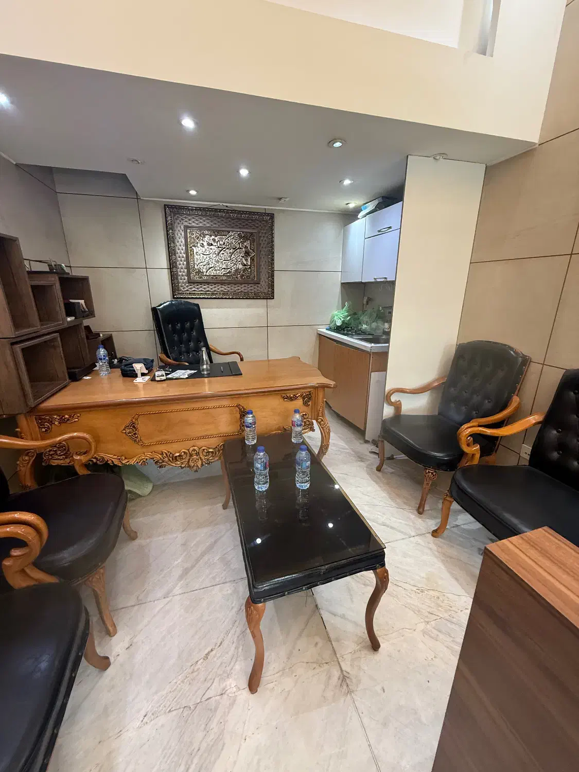 ست میز مدیریت سلطنتی با کانتر و  صندلی و مبل|مبلمان اداری|تهران, ولنجک|دیوار