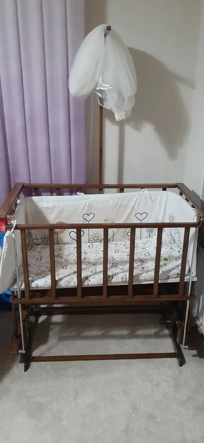 تخت نوزاد چوبی|تخت و صندلی بچه|اراک, |دیوار