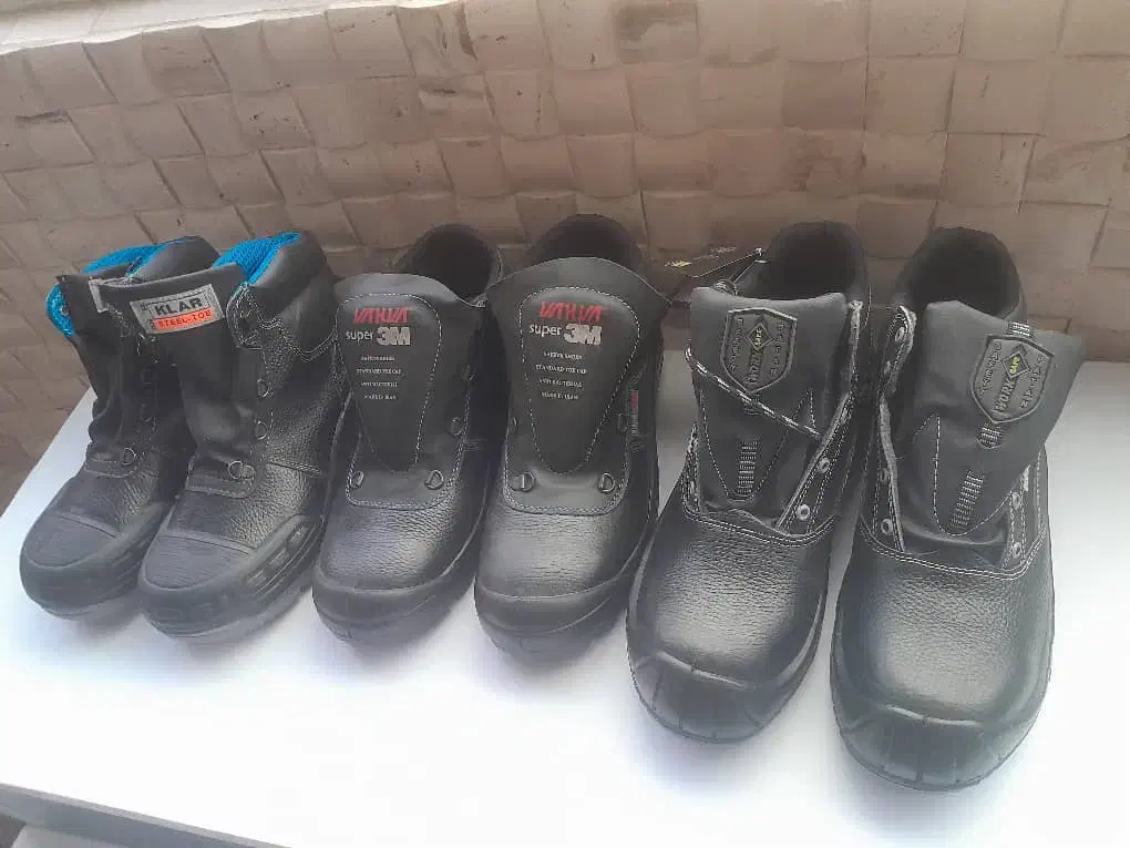 کفش ایمنی کاملا نو|کیف، کفش، کمربند|شاهینشهر, خبرنگار|دیوار