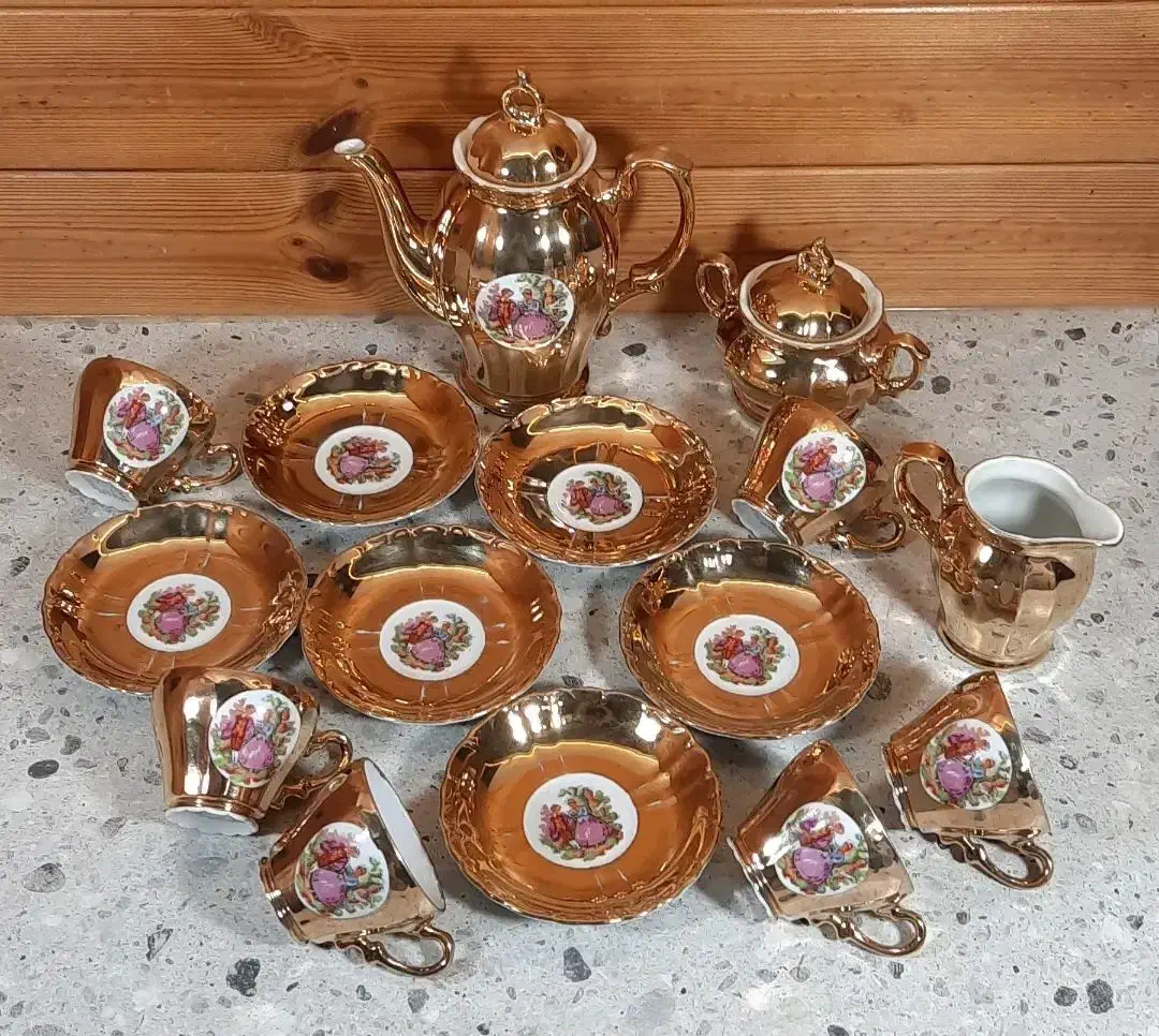 سرویس ۴۱ پارچه دنسی|کلکسیون اشیاء عتیقه|جغتای, |دیوار