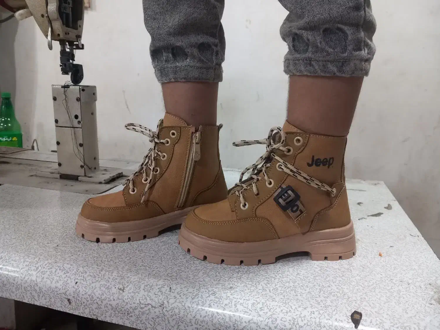 بوت پسرانه|کفش و لباس بچه|قم, باغ شازده|دیوار