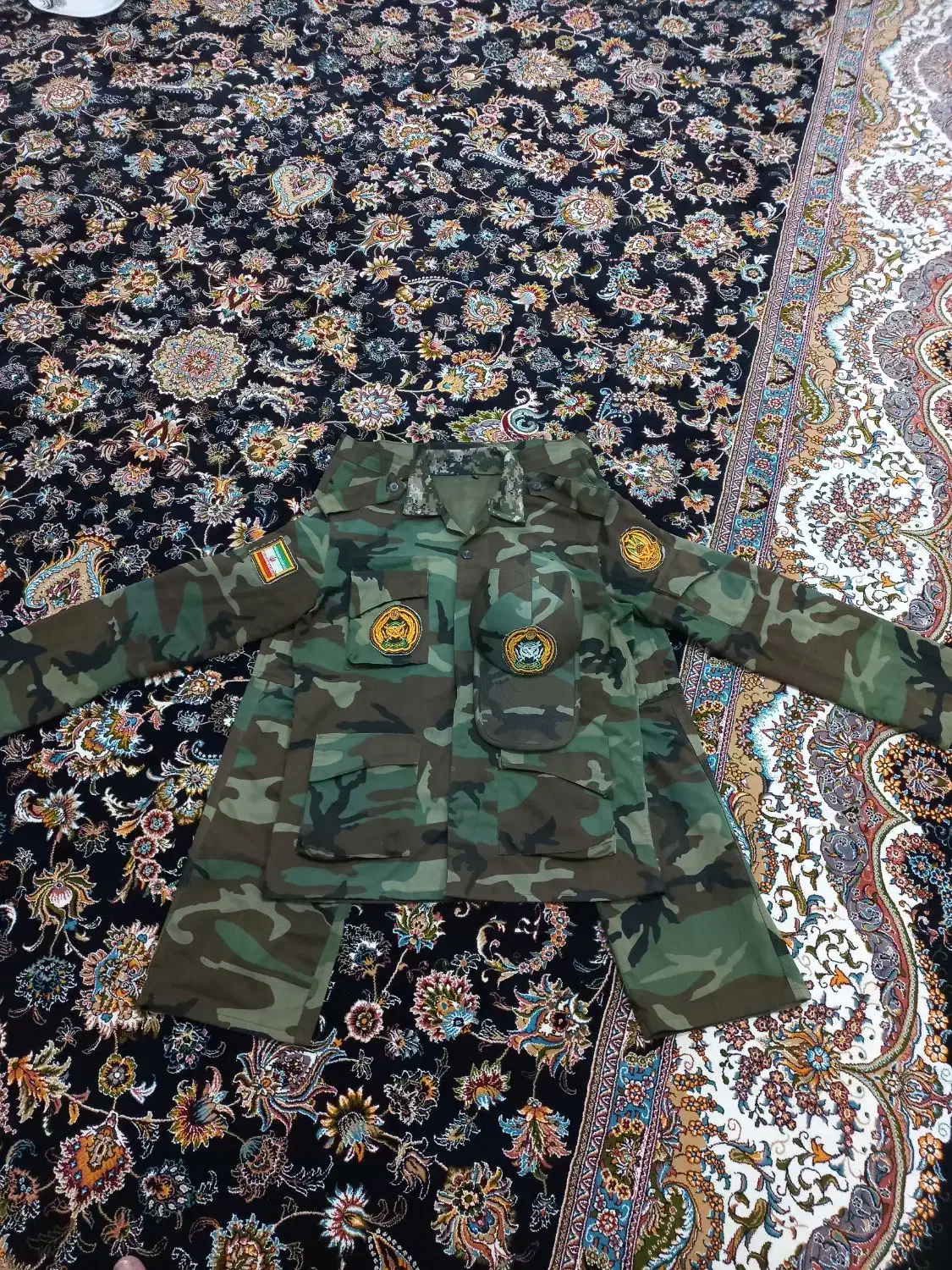 لباس نظامی|لباس|خرمآباد, |دیوار