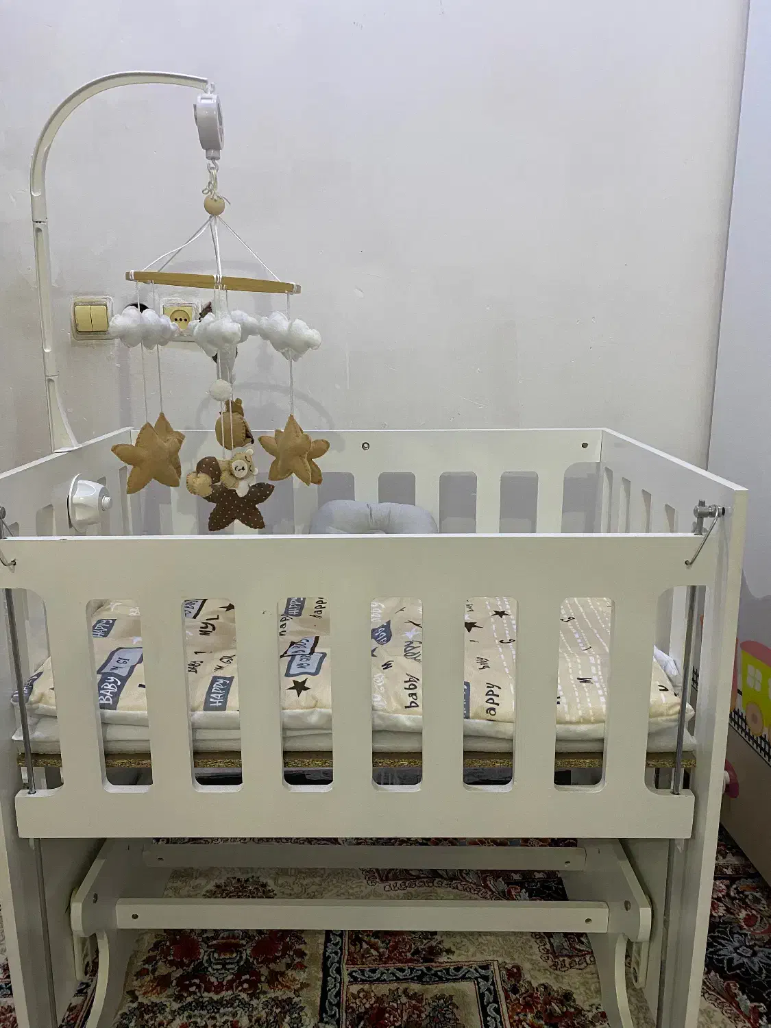 تخت کنار مادر با آویز|تخت و صندلی بچه|دزفول, |دیوار