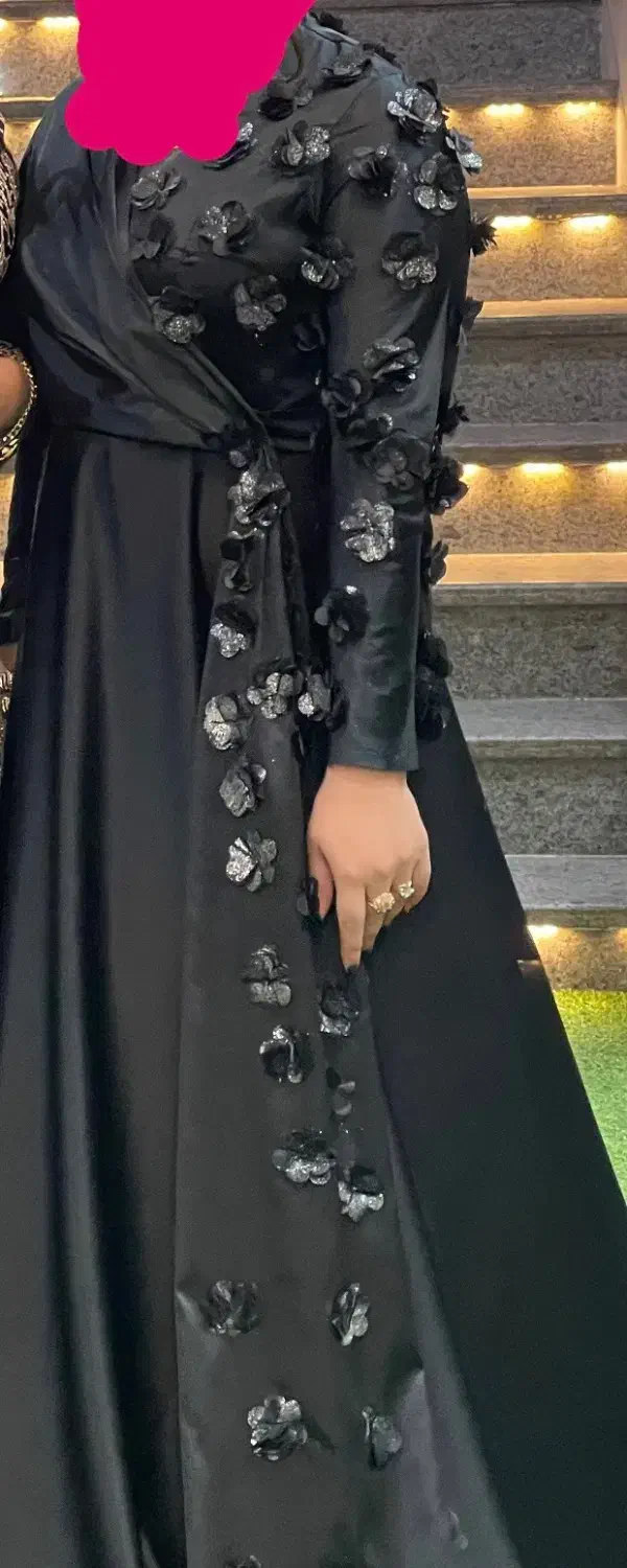 لباس مجلسی|لباس|رشت, باهنر|دیوار