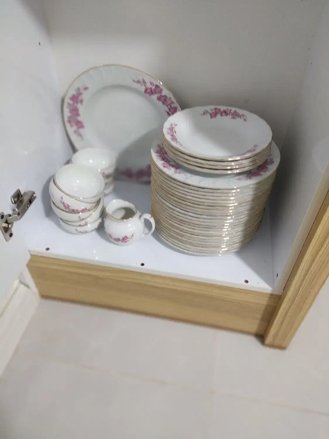 چینی زرین مدل صدفی تاک ارغوانی|ظروف سرو و پذیرایی|شاهین‌شهر, فردوسی|دیوار