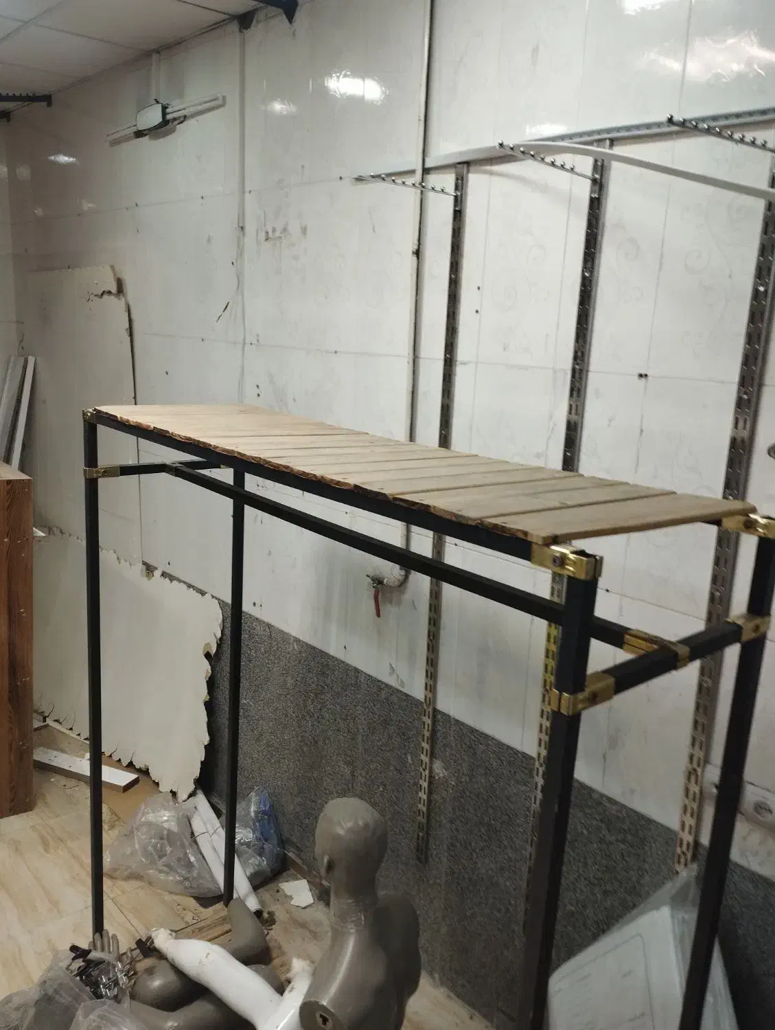 طبقه ورگال به علت کمبود جا فروخته میشود|کتابخانه، شلف، قفسه‌های دیواری|مشهد, نوید|دیوار