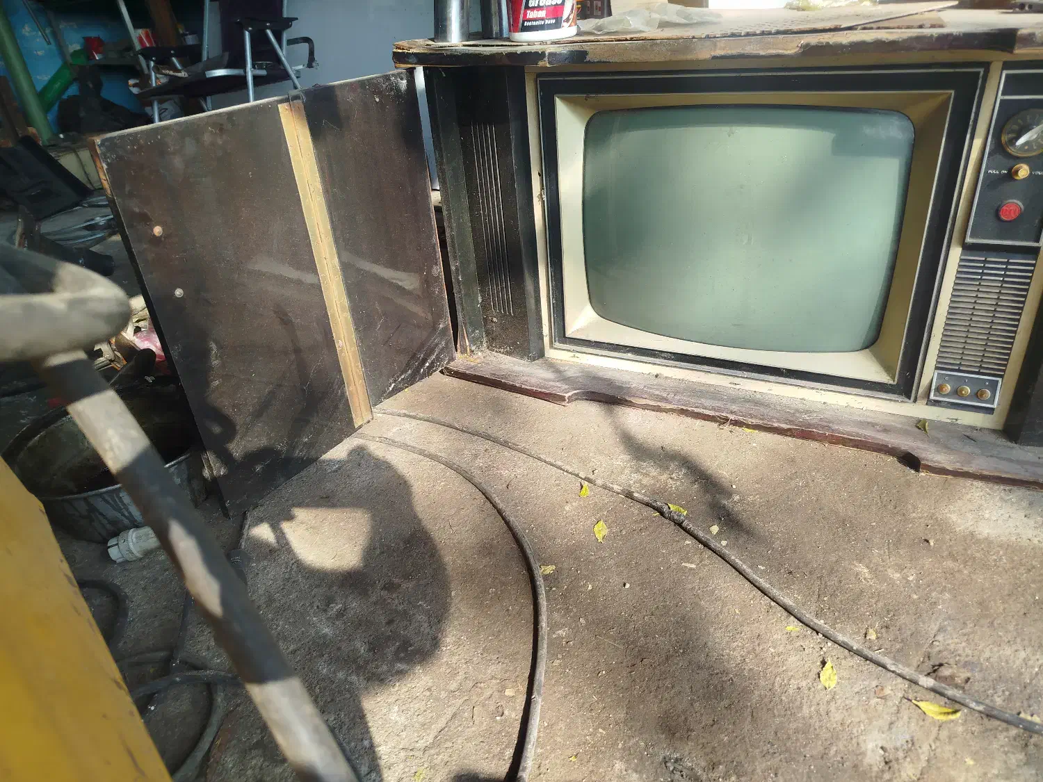 تلویزیون کلکسیونی روشن|تلویزیون و پروژکتور|بندر انزلی, آذربایجان|دیوار